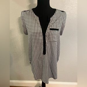 Black and white sleeveless blouse